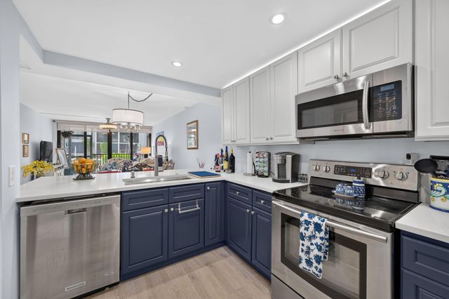 8 Royal Palm Way 104, Boca Raton, FL 33432