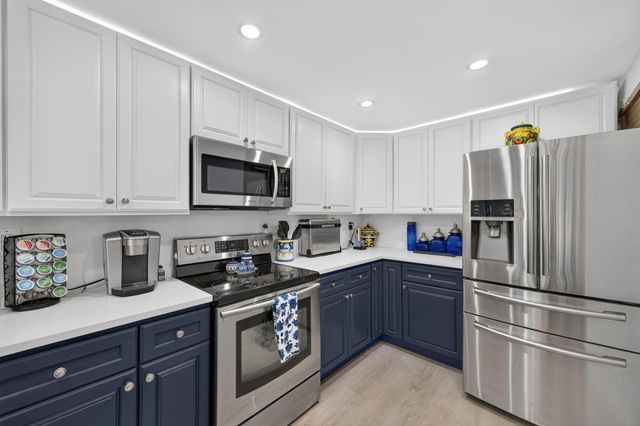 8 Royal Palm Way 104, Boca Raton, FL 33432