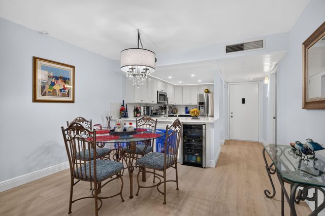 8 Royal Palm Way 104, Boca Raton, FL 33432