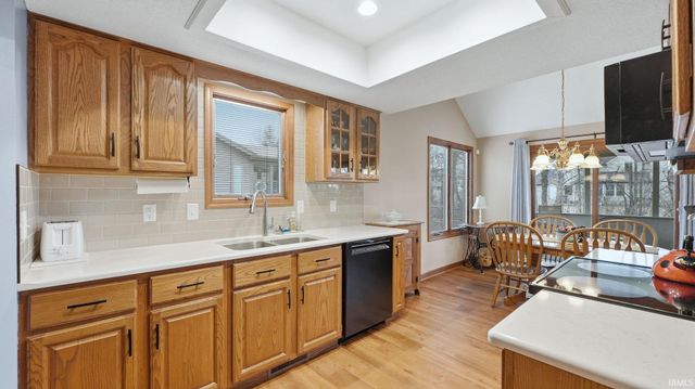 11034 Old Oak Trail, Fort Wayne, IN 46845