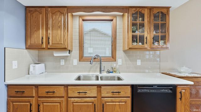 11034 Old Oak Trail, Fort Wayne, IN 46845