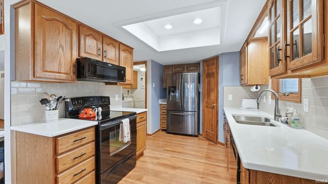 11034 Old Oak Trail, Fort Wayne, IN 46845