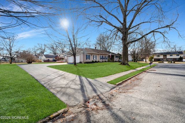 2 Robert Place, Ocean Twp, NJ 07712