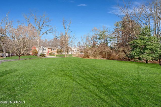 2 Robert Place, Ocean Twp, NJ 07712