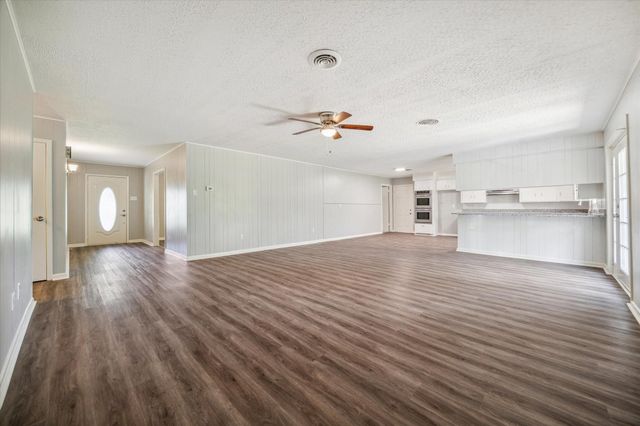 111 Chadwick, Bay City, TX 77414
