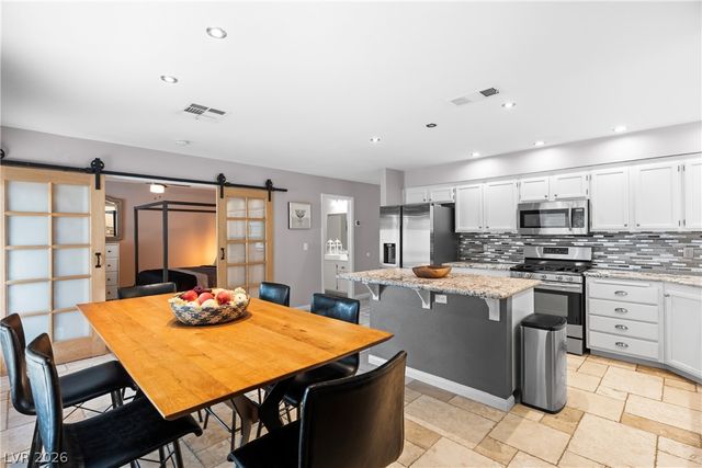 1432 Desert Hills Drive, Las Vegas, NV 89117
