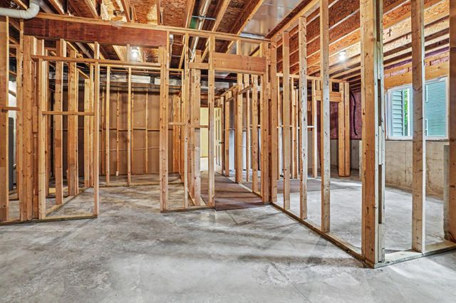 811 Ludington Avenue, Portage City, MI 49002