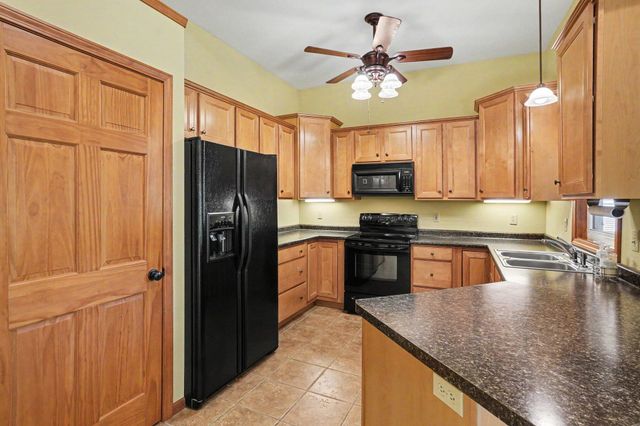 811 Ludington Avenue, Portage City, MI 49002