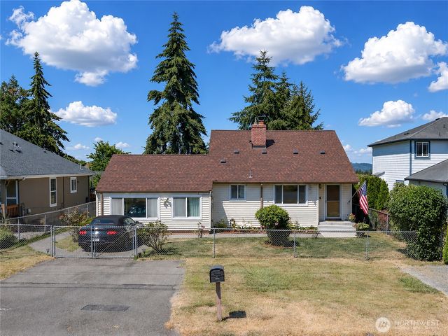 25033 20th Avenue S, Des Moines, WA 98198