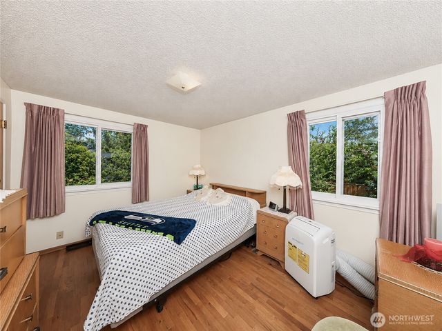25033 20th Avenue S, Des Moines, WA 98198