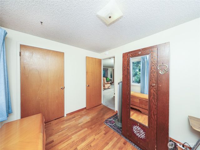 25033 20th Avenue S, Des Moines, WA 98198