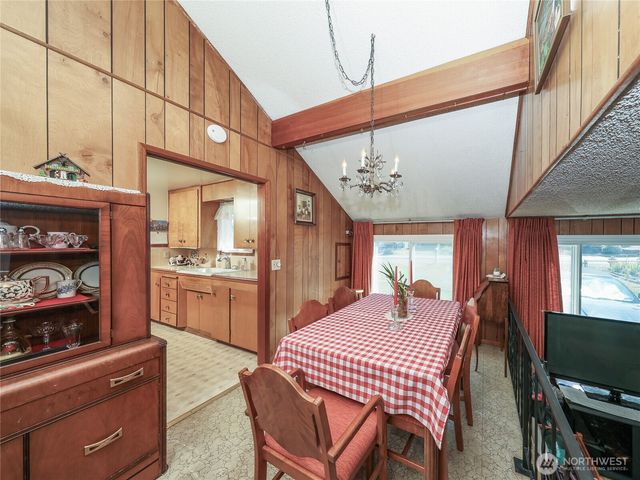 25033 20th Avenue S, Des Moines, WA 98198
