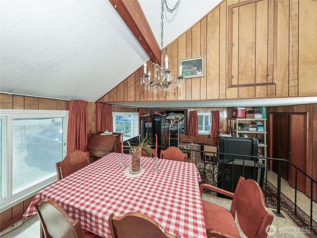 25033 20th Avenue S, Des Moines, WA 98198