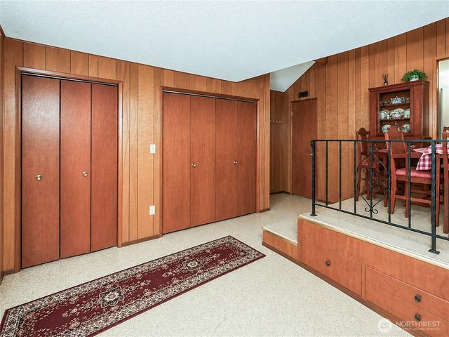 25033 20th Avenue S, Des Moines, WA 98198