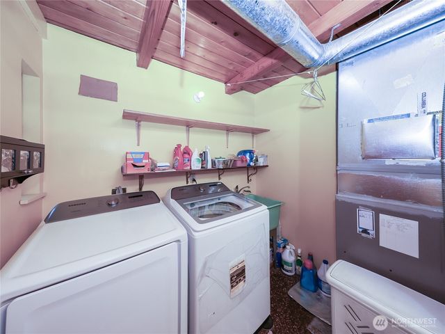 25033 20th Avenue S, Des Moines, WA 98198