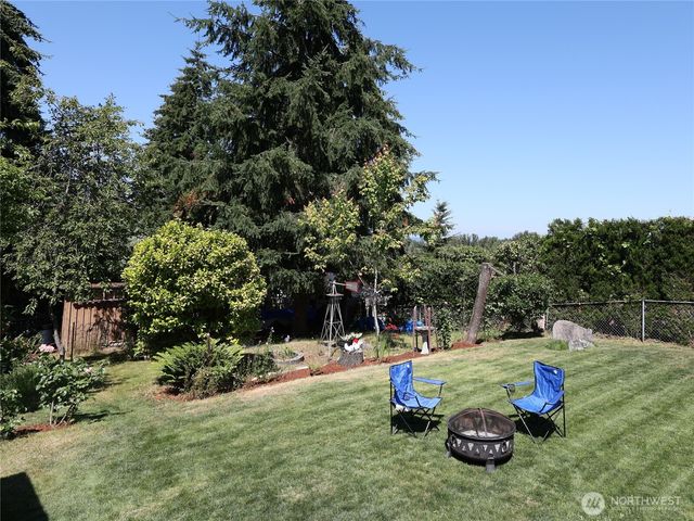 25033 20th Avenue S, Des Moines, WA 98198