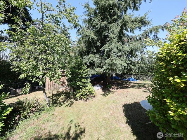 25033 20th Avenue S, Des Moines, WA 98198