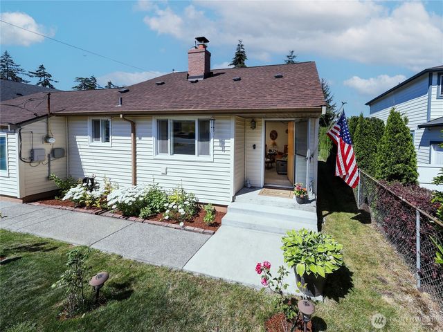 25033 20th Avenue S, Des Moines, WA 98198