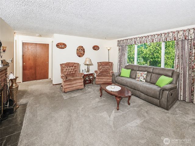 25033 20th Avenue S, Des Moines, WA 98198