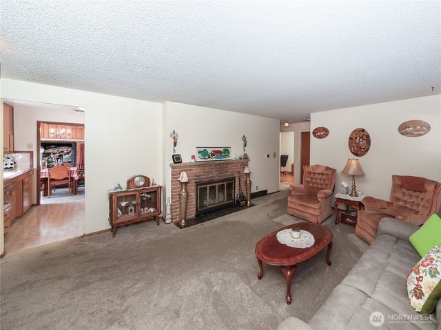 25033 20th Avenue S, Des Moines, WA 98198