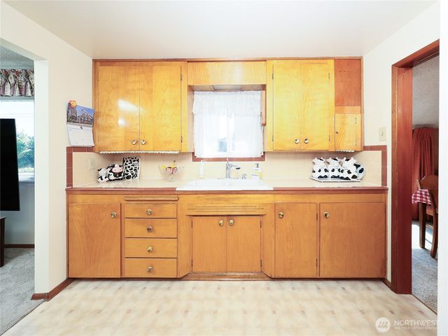 25033 20th Avenue S, Des Moines, WA 98198