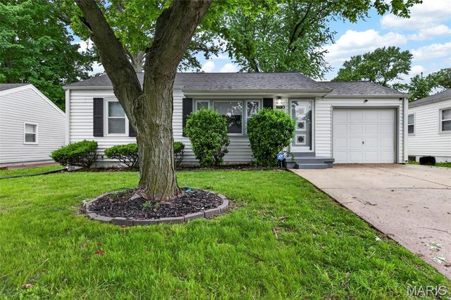 860 Loekes Drive, Florissant, MO 63031