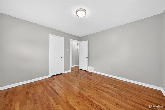 860 Loekes Drive, Florissant, MO 63031