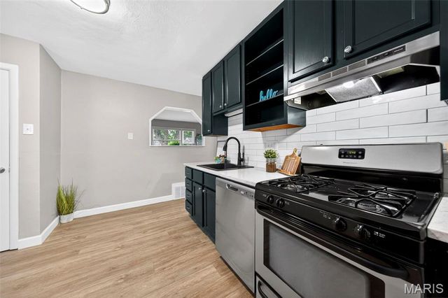 860 Loekes Drive, Florissant, MO 63031
