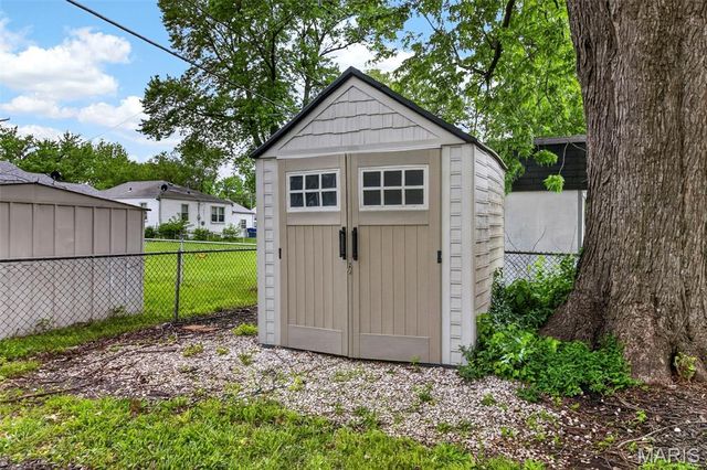 860 Loekes Drive, Florissant, MO 63031