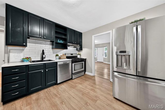 860 Loekes Drive, Florissant, MO 63031