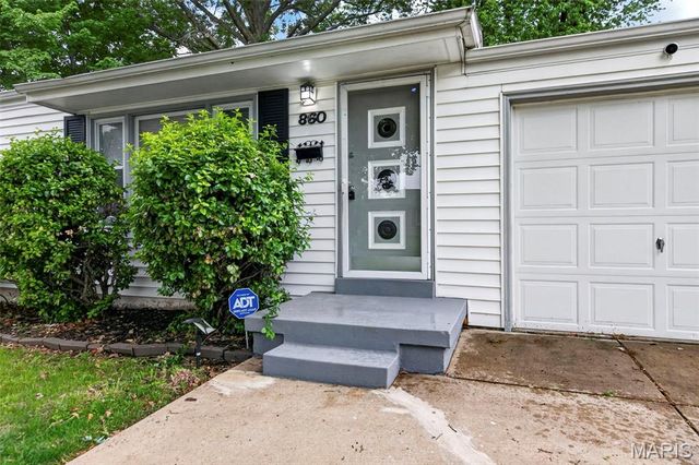 860 Loekes Drive, Florissant, MO 63031