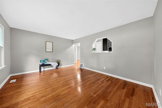 860 Loekes Drive, Florissant, MO 63031