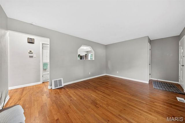 860 Loekes Drive, Florissant, MO 63031