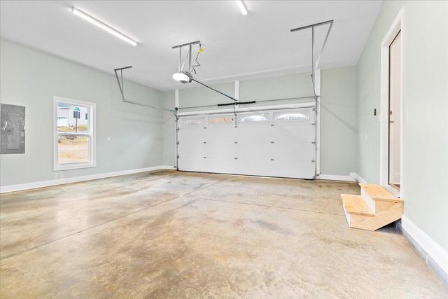 1948 Redwood RD, Roanoke, VA 24014