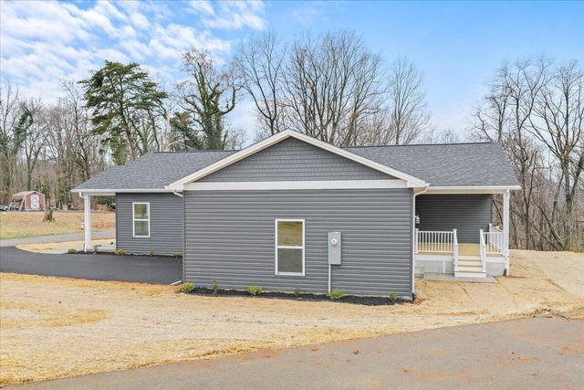 1948 Redwood RD, Roanoke, VA 24014