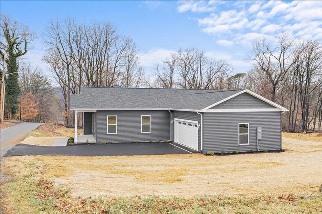 1948 Redwood RD, Roanoke, VA 24014