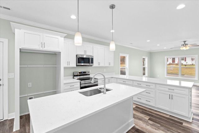 1948 Redwood RD, Roanoke, VA 24014