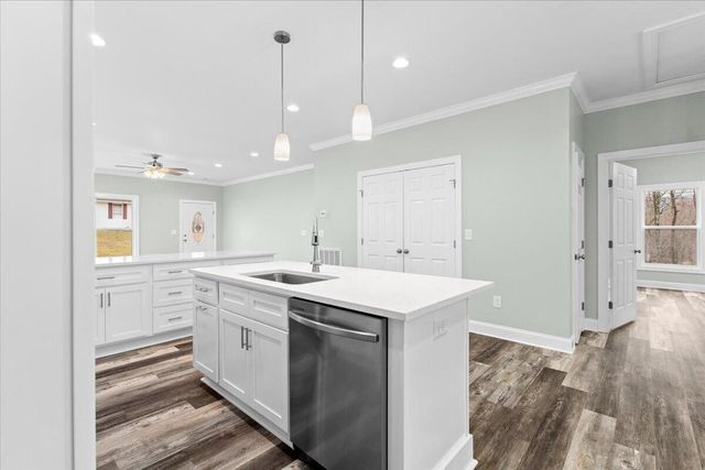 1948 Redwood RD, Roanoke, VA 24014