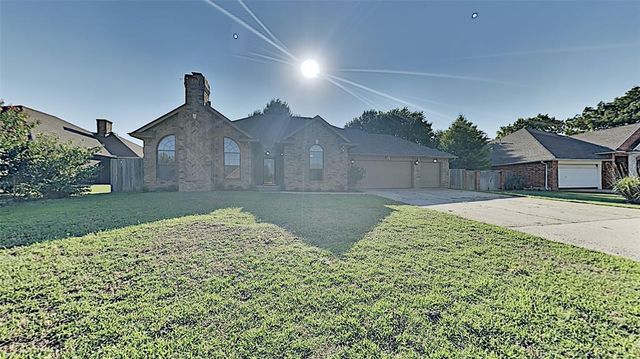 10001 Kay Ridge, Yukon, OK 73099