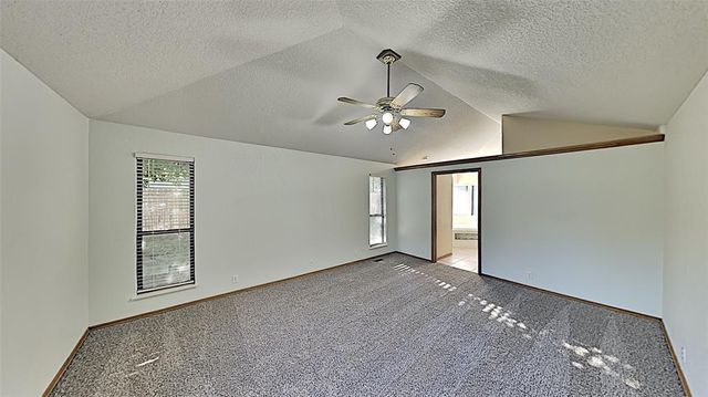 10001 Kay Ridge, Yukon, OK 73099