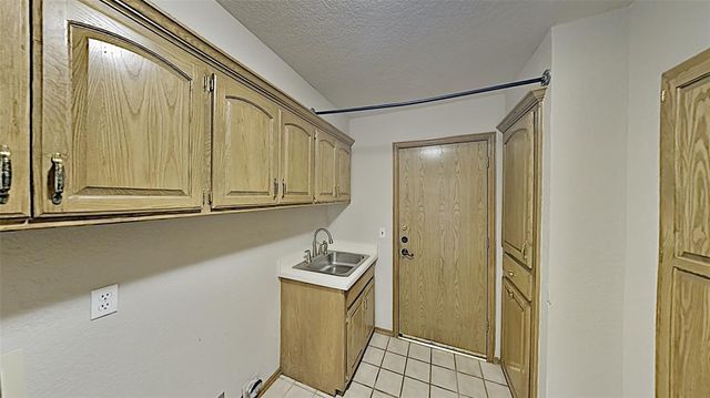 10001 Kay Ridge, Yukon, OK 73099