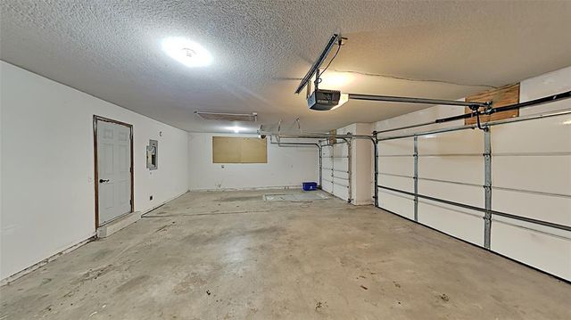 10001 Kay Ridge, Yukon, OK 73099