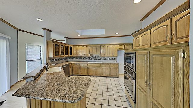 10001 Kay Ridge, Yukon, OK 73099