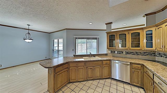 10001 Kay Ridge, Yukon, OK 73099