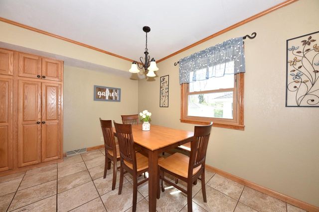 8222 Norwich AVENUE, Greenfield, WI 53220