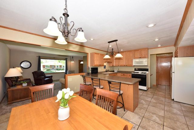8222 Norwich AVENUE, Greenfield, WI 53220