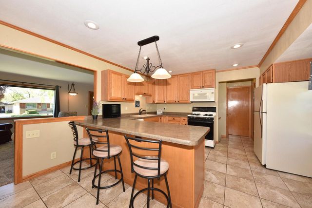 8222 Norwich AVENUE, Greenfield, WI 53220
