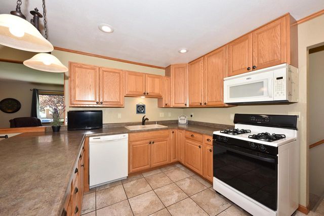 8222 Norwich AVENUE, Greenfield, WI 53220