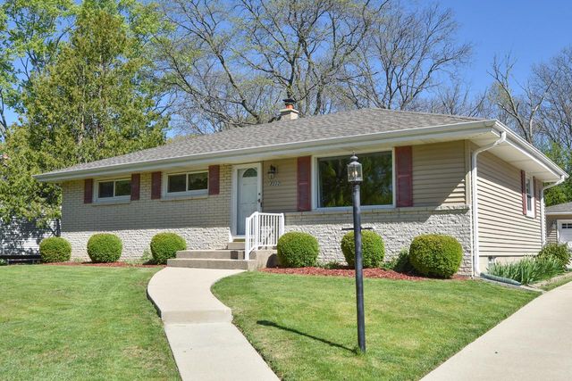 8222 Norwich AVENUE, Greenfield, WI 53220