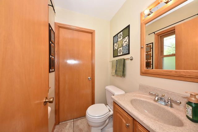 8222 Norwich AVENUE, Greenfield, WI 53220
